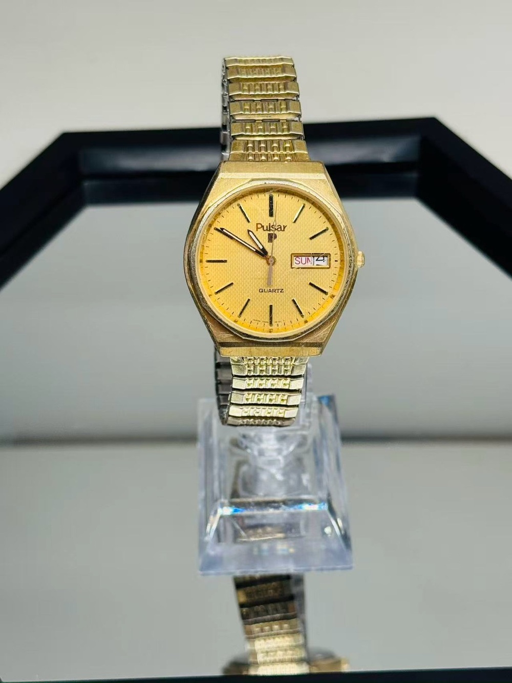 Vintage Pulsar Men’s Gold Tone Quartz Watch Day Date 35mm New Battery Runs